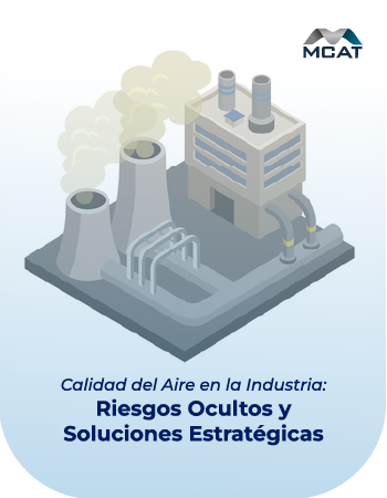 Contaminación del aire en fábricas industriales y soluciones de ventilación MCAT Ilustración de fábrica con chimeneas emitiendo gases y sistema de control de aire contaminado